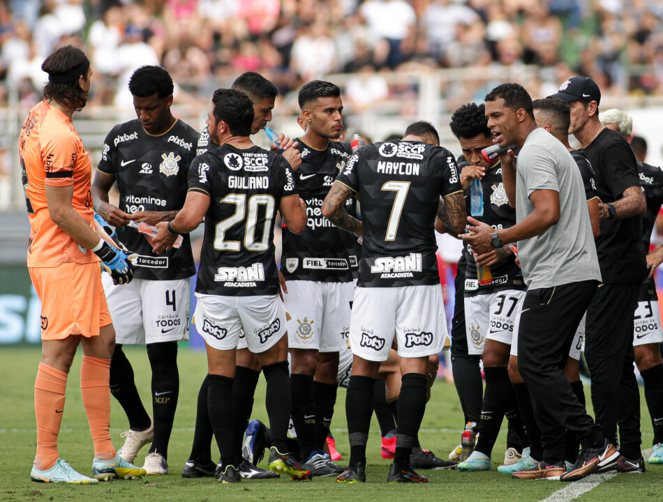 Corinthians é superado pelo Red Bull Bragantino por 1 a 0, no